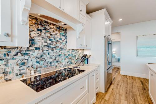 Stunning Beachfront Cargo Lift Sleeps 14