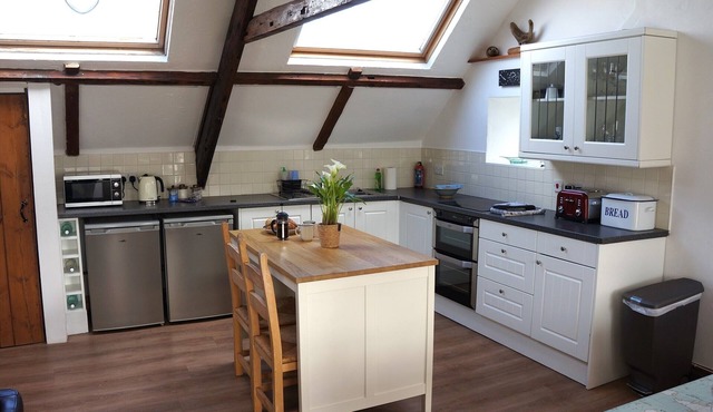 Stunning Beachside House close to fabulous pubs and restaurants.