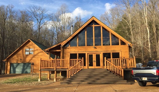 STUNNING!- Beautiful Log Cabin in Leiper's Fork / Franklin, TN / Sleeps 7