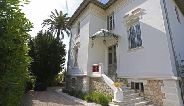 Stunning Belle Epoque Villa in the heart of Cannes, private pool, secure parking