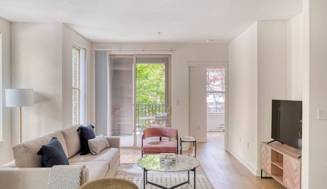 Stunning Bellevue 2BR w/Gym, W/D & Lounge, near Shops, by Blueground