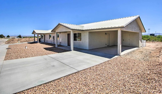 Stunning Benson Retreat Near Hiking Trails!