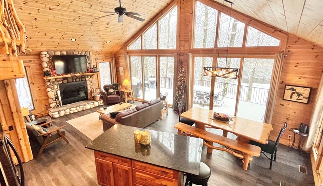 Stunning Betsie River Cabin by Crystal Mtn, Game Rm, Loft, Kayaks, AC, 4.5acres!
