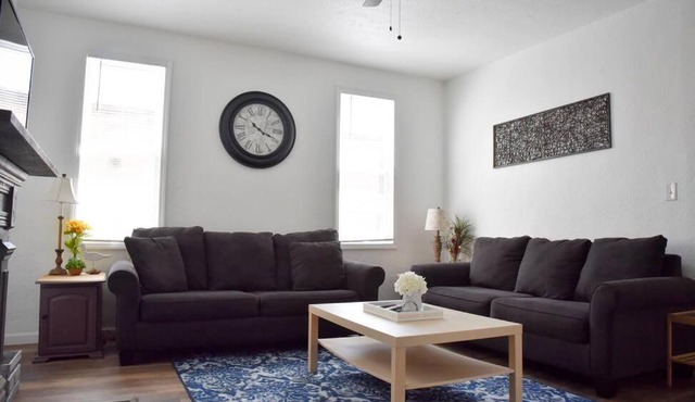 Stunning Big Home Near Downtown North Shore & More