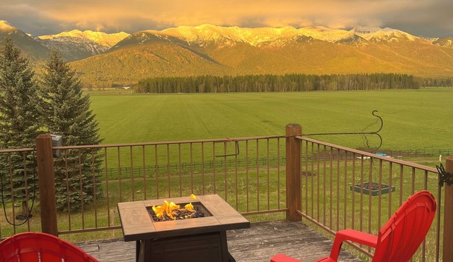 Stunning Bigfork Retreat 4BR/3BA Mountain Views & Montana Charm. Hike golf fish!