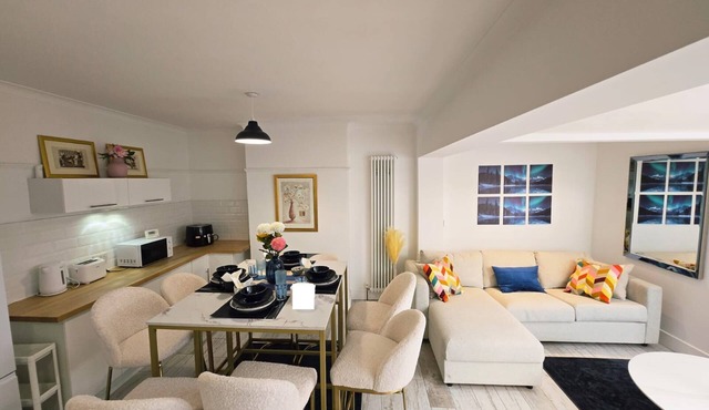 Stunning ‘Blue Peak Lodge': Your Ultimate Coastal Escape