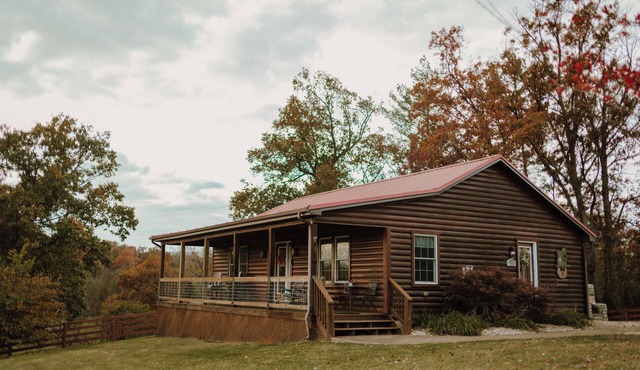 Stunning Blue Ridge Mountain View Cabin with Covered Hot Tub in Luray, VA