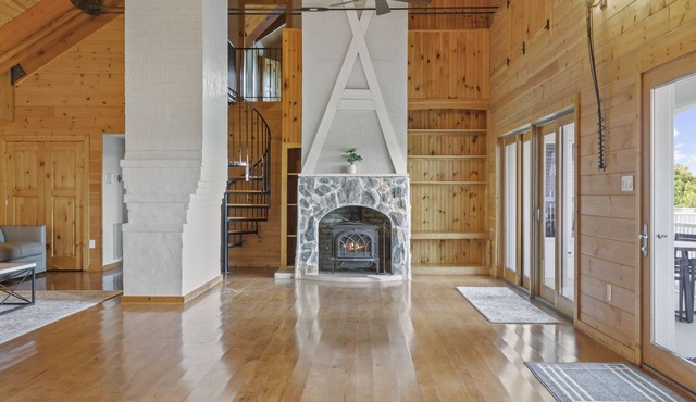 Stunning Bluemont Manor with 9 Bedrooms 7 Baths