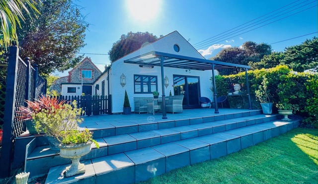 Stunning Boutique Holiday Cottage With Spectacular Sea Viewsn2-Beds/2-Bathrooms