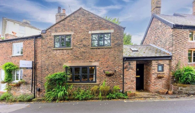 Stunning Bowdon Cottage by City SuperHost