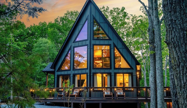 Stunning, Brand New Chalet in Massanutten, Sleeps 16