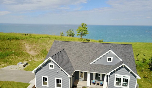Stunning Brand New Lakefront Home on Lake Michigan w/Hot Tub & 5 Bedrooms