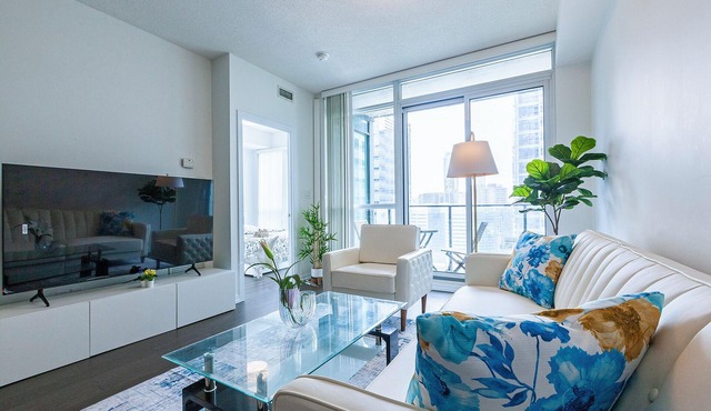 Stunning Bright Condo - MTCC/Jays/CN Tower