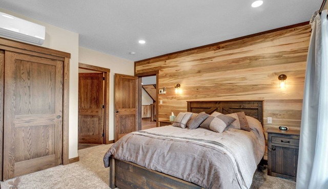 Stunning Bugle Hollow Lodge