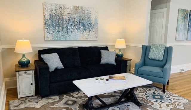 Stunning Bungalow next to UNC - Free Bikes!