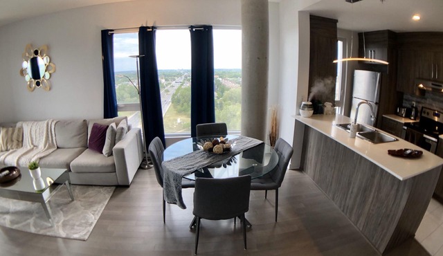 Stunning PENTHOUSE Top Floor 2 Bedrooms with breath taking view over Montreal/Laval