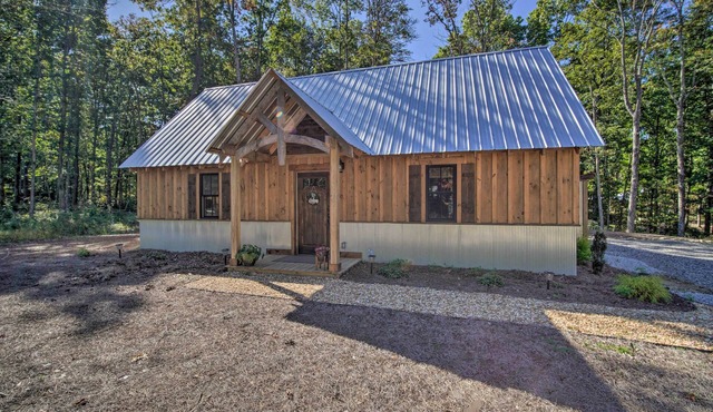 Stunning Cabin Getaway w/Private Hot Tub!