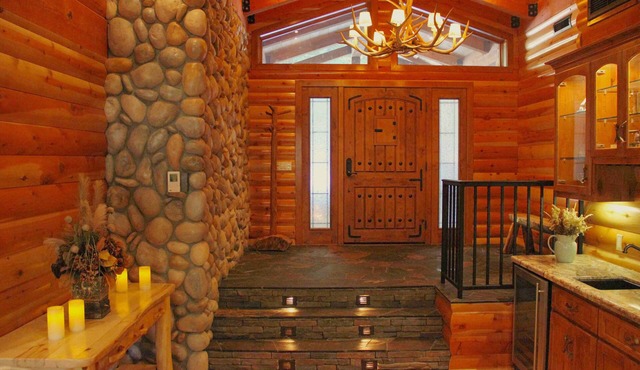 Stunning cabin in a 400 acre gated wooded park close to Pinecrest & Dodge Ridge