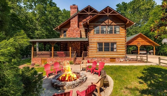 Stunning Cabin Nestled in the Woods Near Nashville