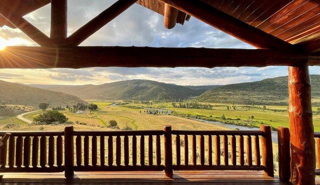 Stunning Cabin w/Huge Deck & Amazing River Valley Views - WIFI