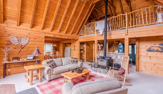 STUNNING Cabin with Breathtaking Views and Plenty of Room for the Whole Family