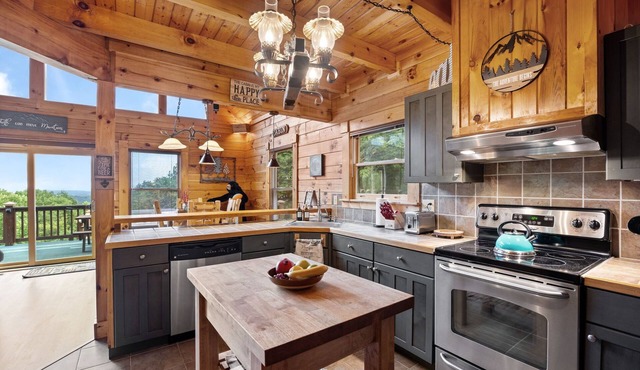 Stunning cabin with views in cozy Bostic