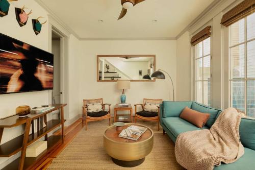 Stunning Carriage House Heated Pool