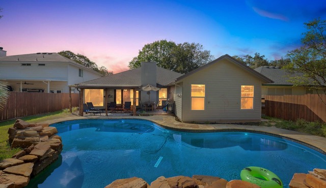 Stunning Central SA Home w/pool, fenced yard