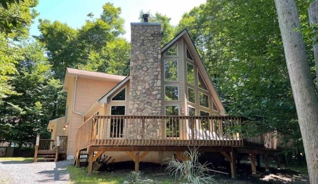 Stunning chalet in Big Bass Lake - Pocono Mountains