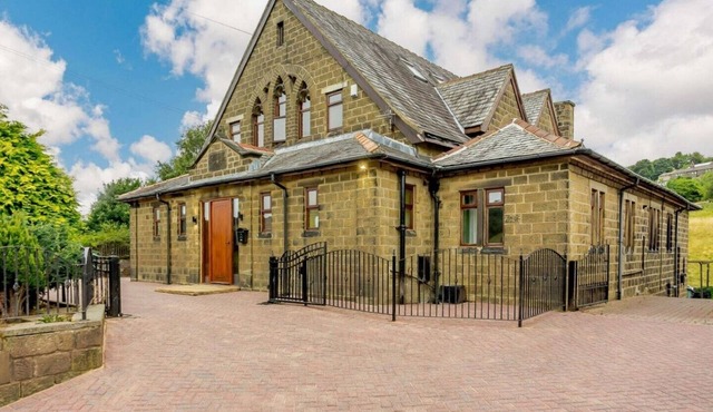Stunning Chapel, Haworth Yorkshire Hot Tub for 6, Celebration House Superb Views