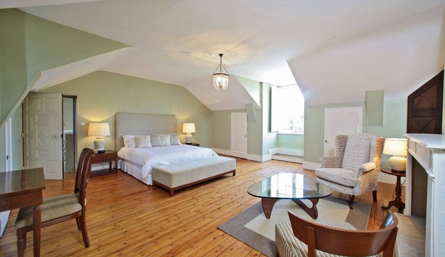 Stunning chateau, built in 1611, beautifully renovated, furnished and equipped.