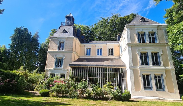 Stunning Chateau with huge Orangery perfect for big groups.