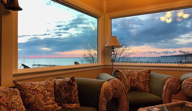 Stunning Chesapeake view from almost ever room, private 15 home community beach, fossils, 450 pier