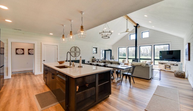 Stunning Chesapeake Bay Farmhouse w/Dock & Kayaks