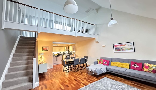 Stunning, Chic 3-4 Bed House! 4 Storeys