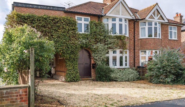 Stunning city 5 bed home with cinema room