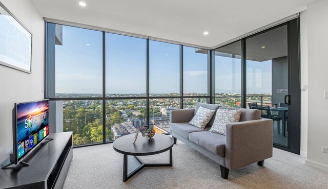 Stunning cityview 1BR Apt 1 min to train