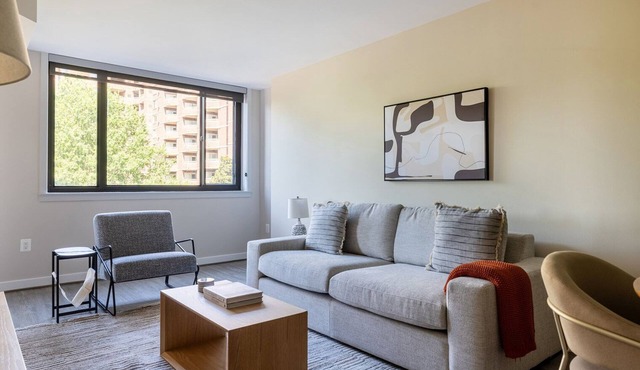 Stunning Clarendon 1BR w/Pool & Playground, near Metro, by Blueground