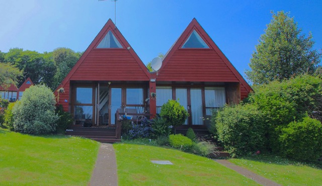 Stunning clifftop chalet set in a small, friendly holiday park