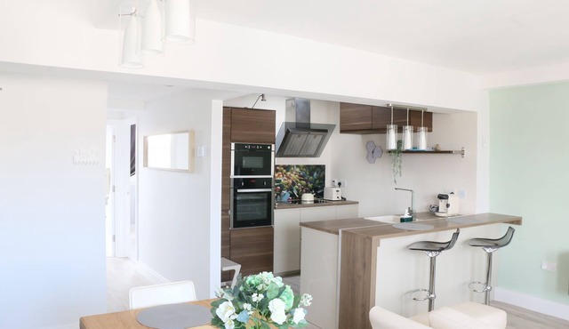 Stunning Clifton Flat in Amazing Central Location