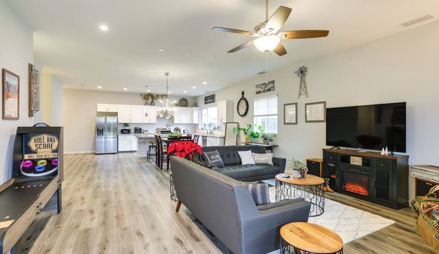 Stunning Clovis Home ~ 1 Mile to Old Town!