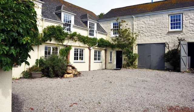 Stunning coastal annex with spectacular sea views