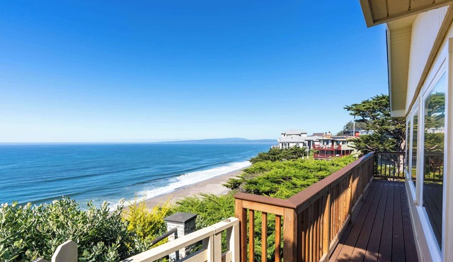 Stunning Coastal Cottage w/Views of Monterey Bay!