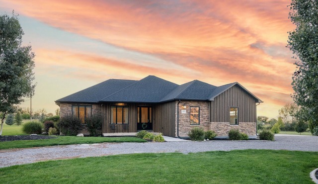 Stunning Colorado Casa w/Hot Tub, 25 min to BLK CNYN