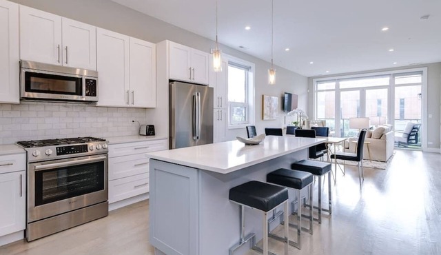 Stunning Condo #2 - Downtown River North!