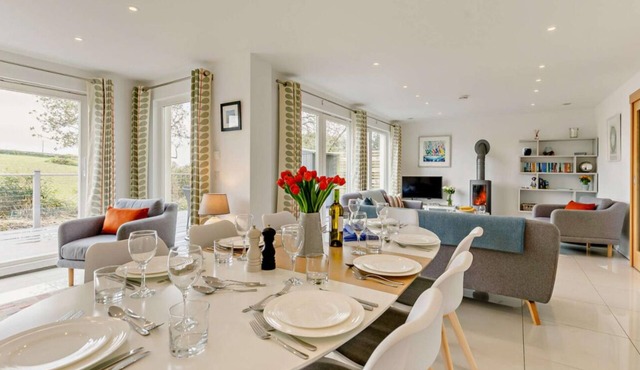 Stunning, Contemporary Cottage in village close to Padstow