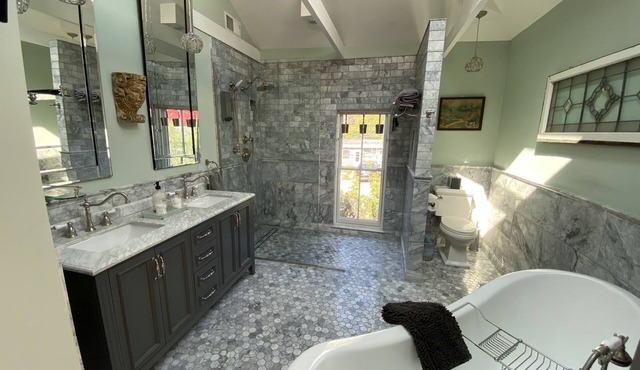 Stunning Contemporary Victorian in Urban Setting with Lavish Kitchen & Baths