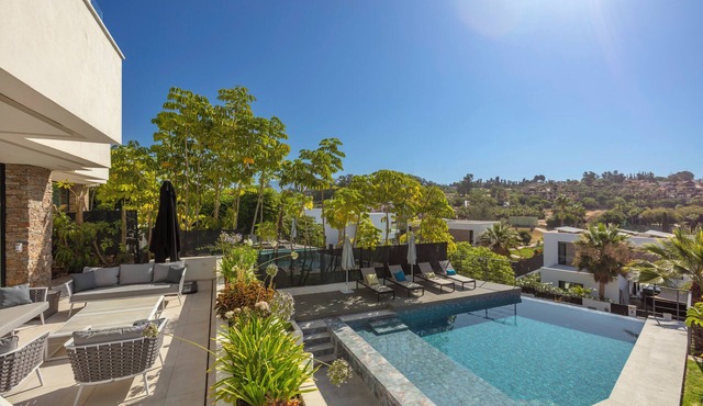Stunning, contemporary 4 bedroom villa with private garden and pool!