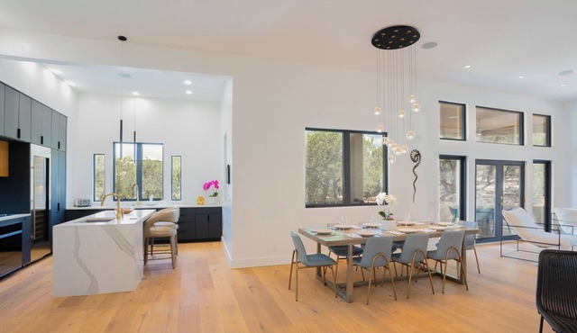 Stunning contemporary home, amazing outdoor space, hot tub