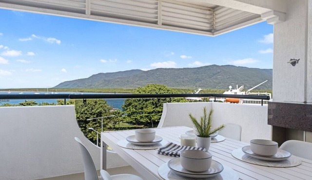 STUNNING COSTAL 3 BEDROOM APARTMENT IN CAIRNS CBD